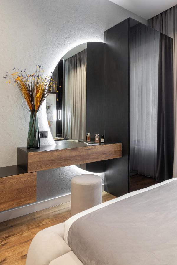 Dream Apartament On Drahomanova Street Lviv Dış mekan fotoğraf