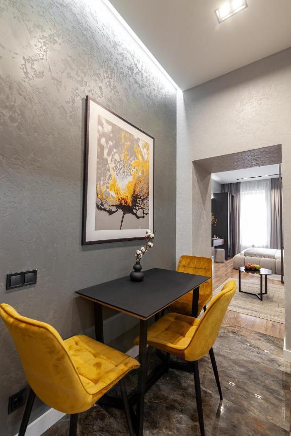 Dream Apartament On Drahomanova Street Lviv Dış mekan fotoğraf